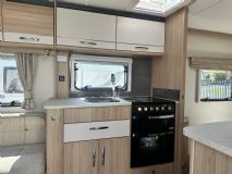 2017 COACHMAN VISION 575 4.jpg